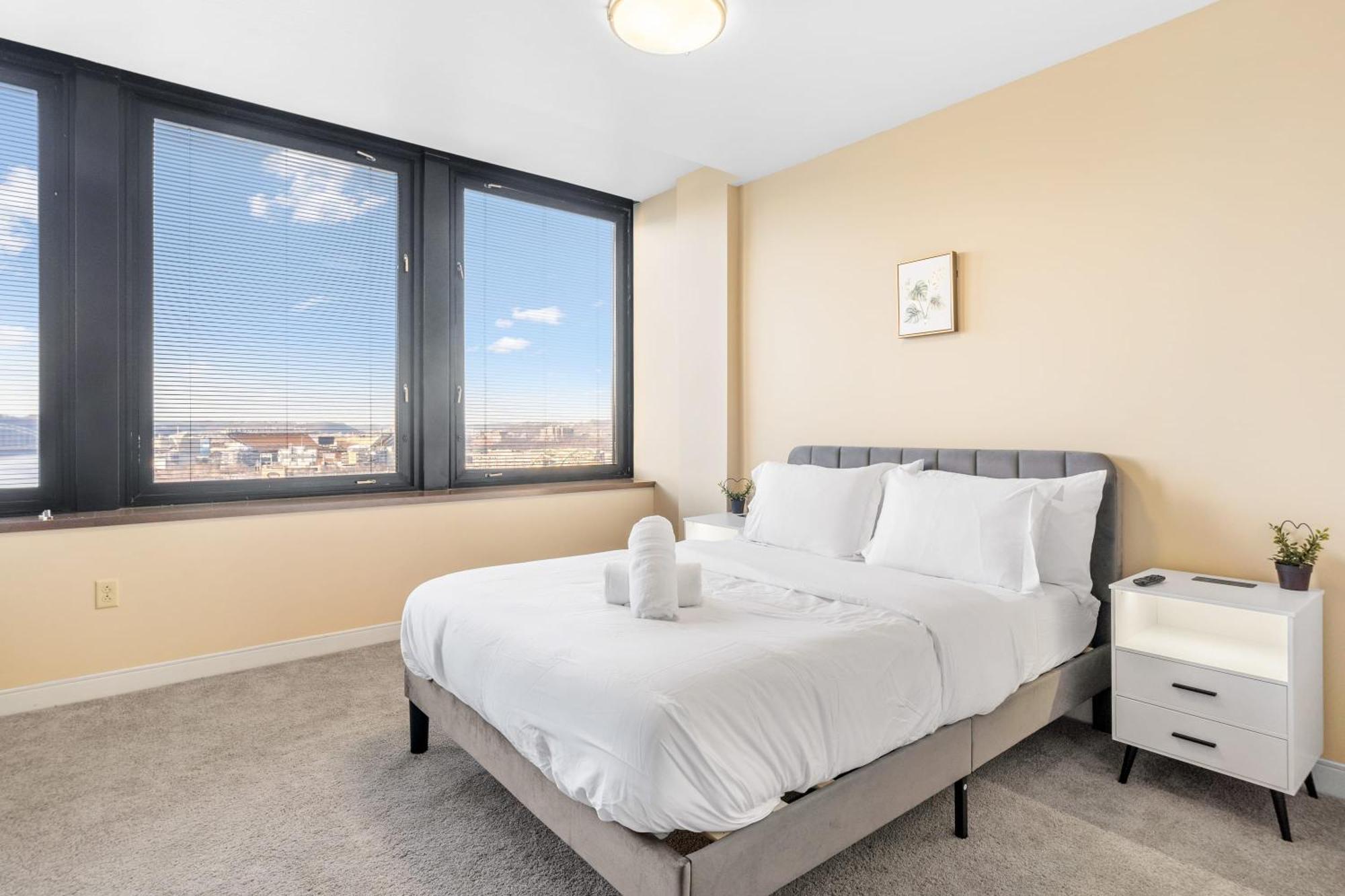 Luxury High Rise 1Bd River Views Downtown Pittsburgh Dış mekan fotoğraf